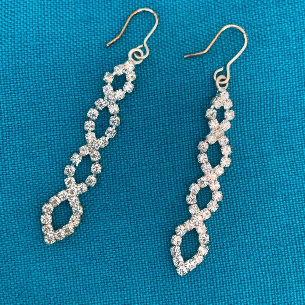Rhinestone Drop Earrings add sparkle to you evenings 💎